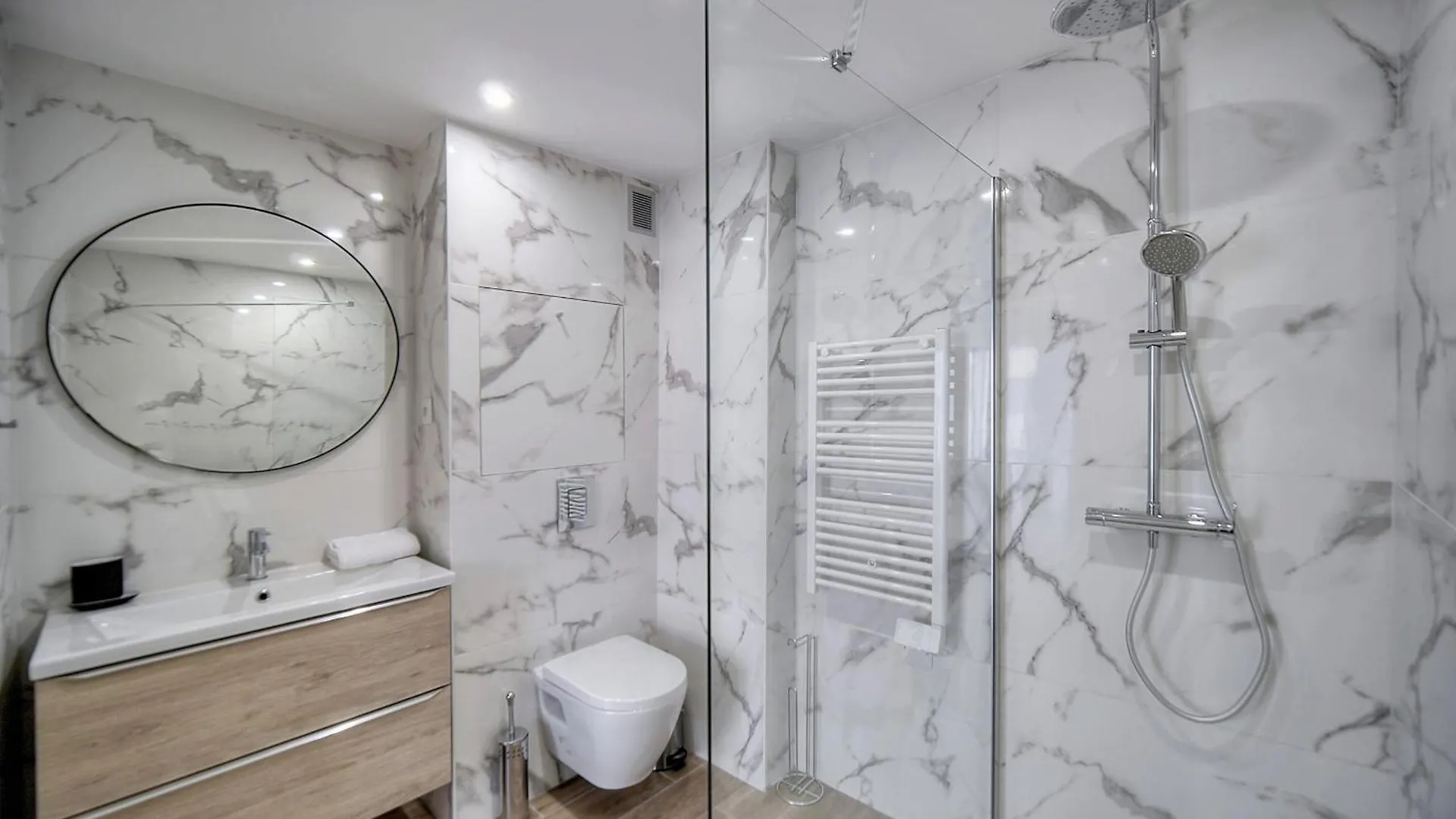 3 Pieces Moderne Proche Martinez Et Plages A2B249 Cannes