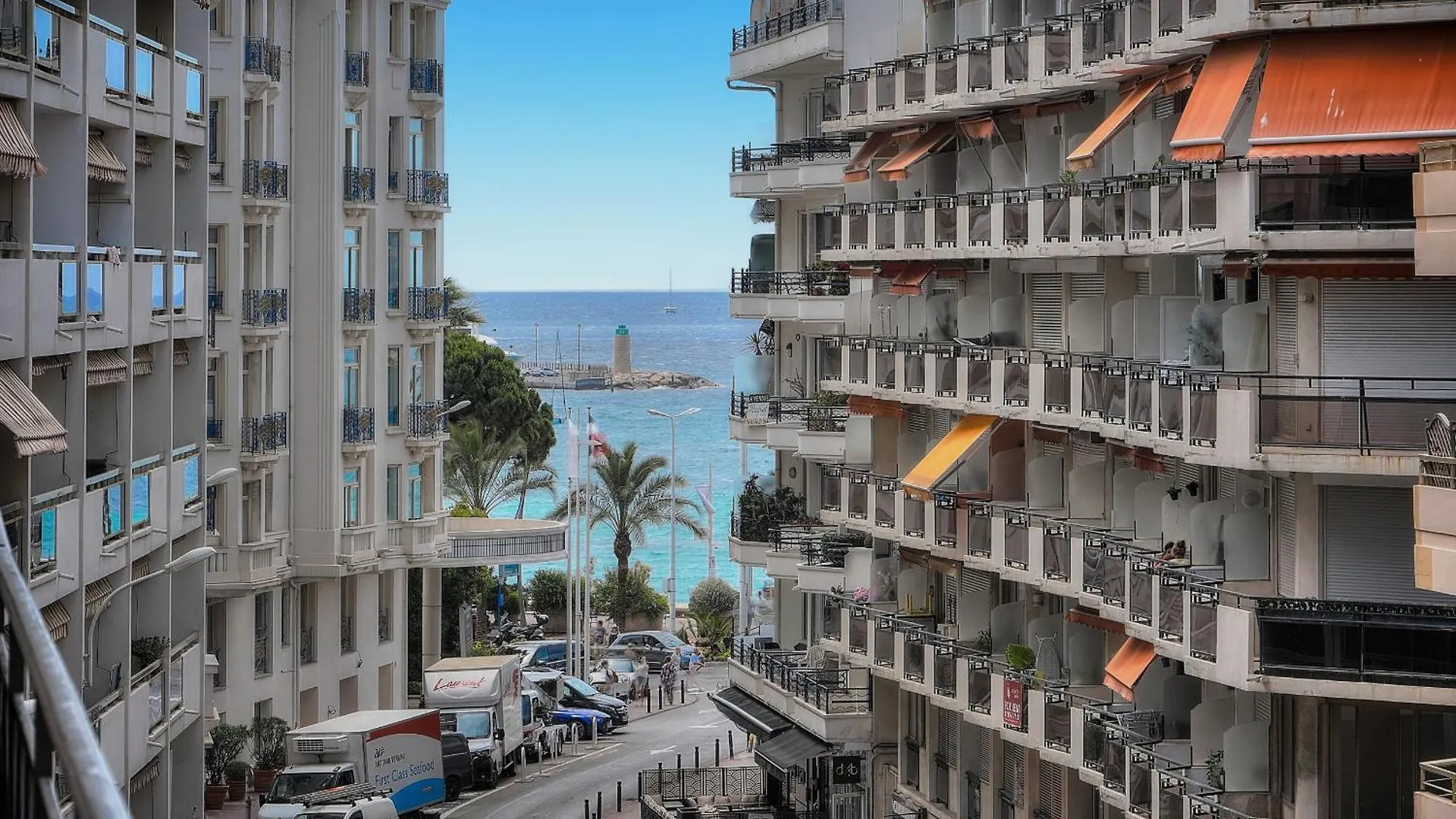 3 Pieces Moderne Proche Martinez Et Plages A2B249 Cannes 0*,  France
