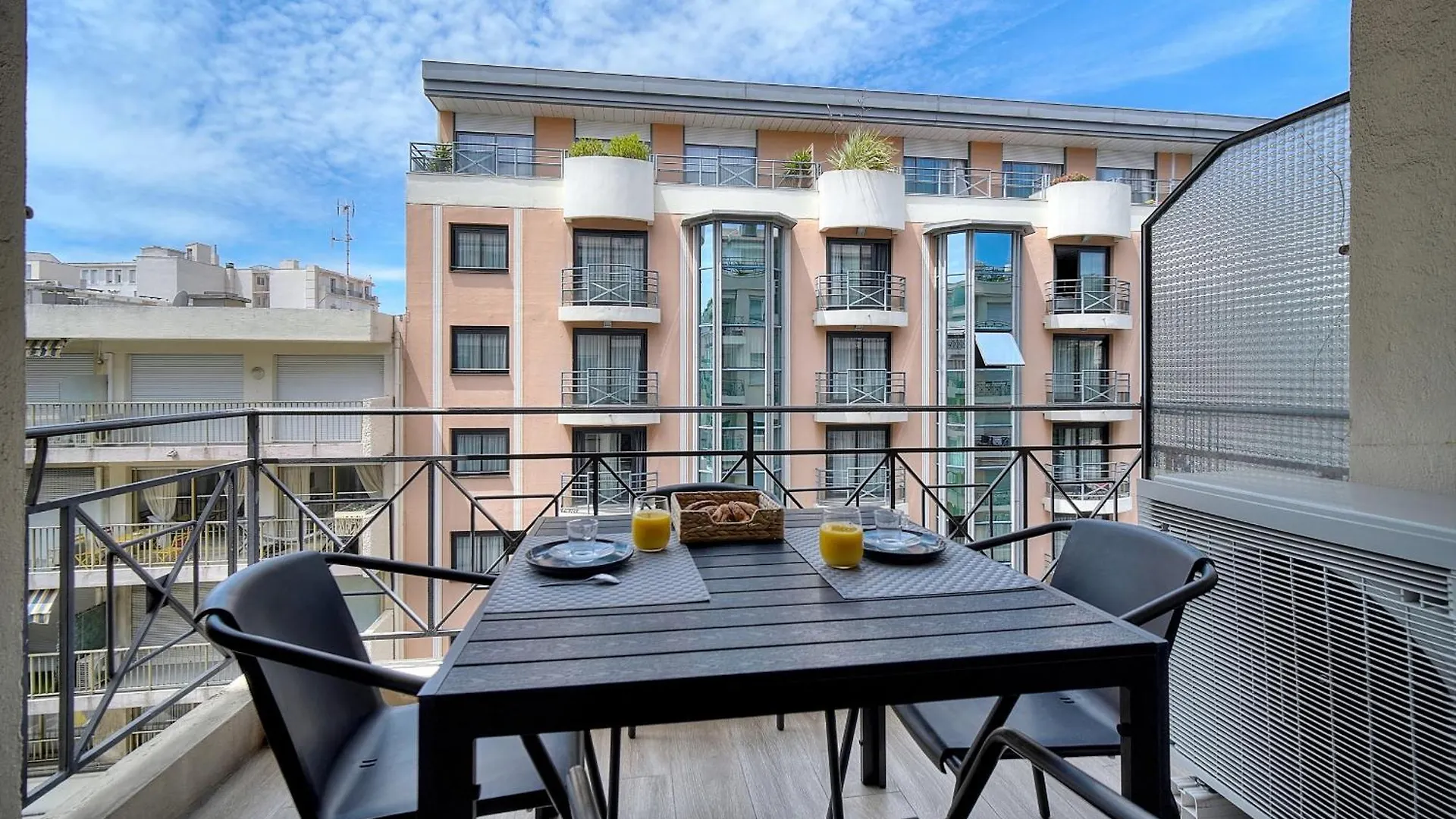 Apartment 3 Pieces Moderne Proche Martinez Et Plages A2B249 Cannes